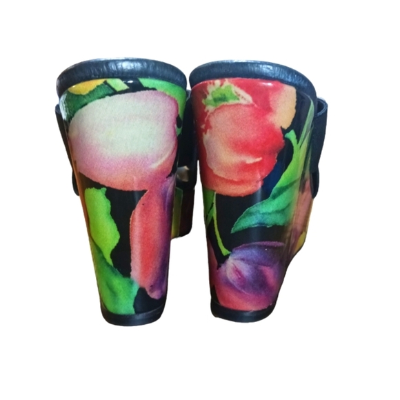 Donald J. Pliner Limited Edition Hand Painted Tropical Wedge Sandals - Picture 7 of 10